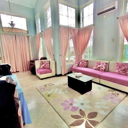 Vila Princess,Sentul 4Bedroom Dan Tenda Camping,Private Pool, Tenis Meja, Mini Billiard, Karaoke, Ayunan,Bbq, 08Satu3 80Satu6 4Satu5Satu Bogor Exteriör bild