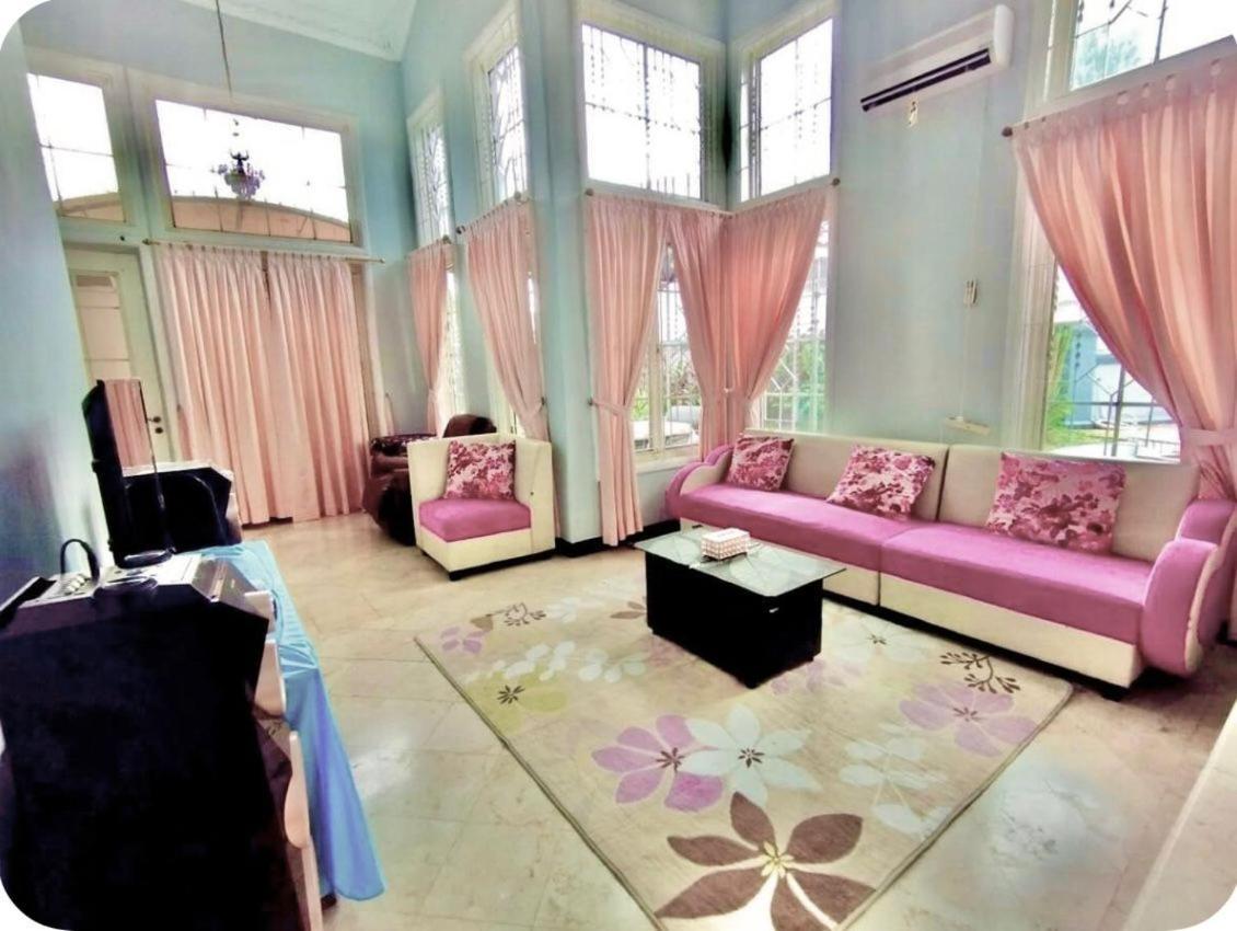 Vila Princess,Sentul 4Bedroom Dan Tenda Camping,Private Pool, Tenis Meja, Mini Billiard, Karaoke, Ayunan,Bbq, 08Satu3 80Satu6 4Satu5Satu Bogor Exteriör bild